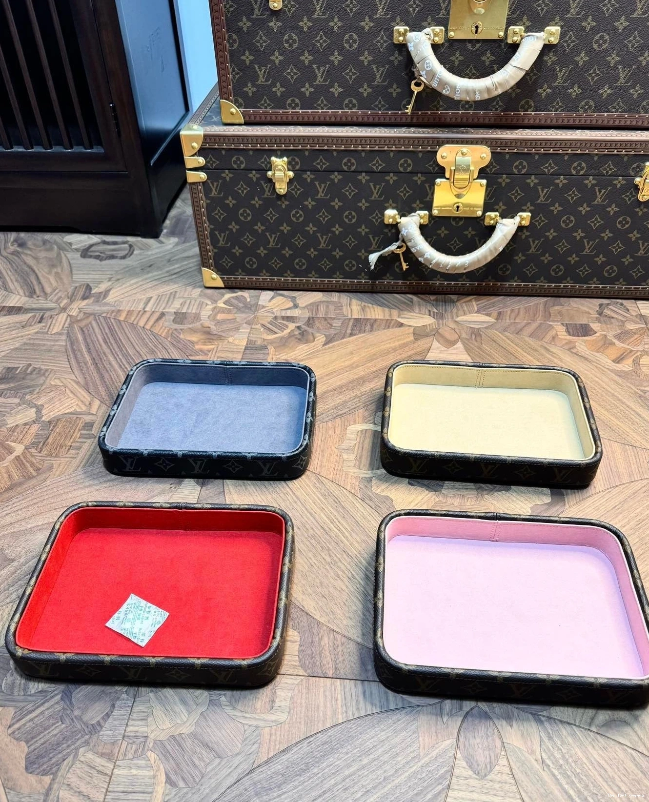 CUSTOM TRAY VALET LV 0804